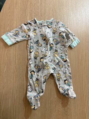 Peanuts Footed Sleeper 0-3 Months Zip Front Long Sleeve Gray Snoopy Linus Lucy